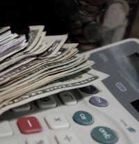 Kalkulator i pieniądze